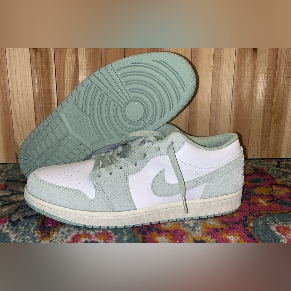 Jordan Men's Athletic Shoes White and Light Sage